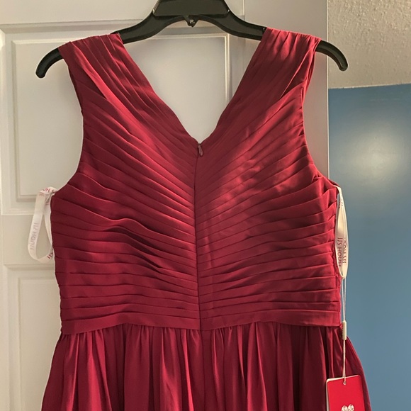 Burgundy bridesmaids/ prom dress - Picture 6 of 9